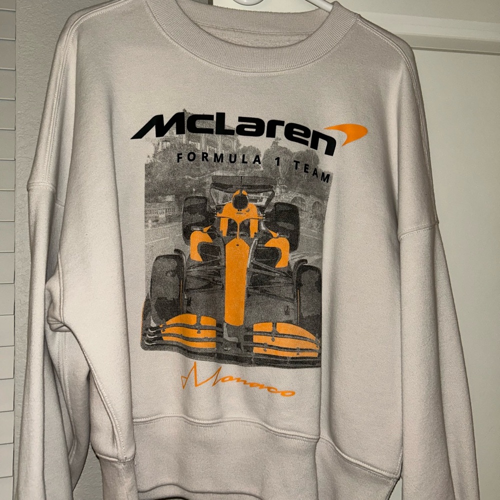 Abercrombie Racing hoodie
Cropped
Size L